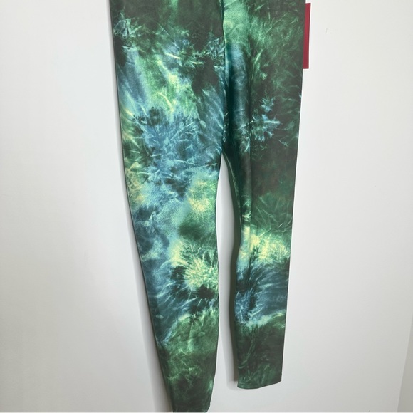 NWT Carbon38 Printed High Rise 7/8 Leggings in Green Distorted Tie Dye - Picture 4 of 9